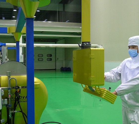 公司擁有三條原裝進(jìn)口冷榨橄欖油加工生產(chǎn)線(xiàn)，兩條德國(guó)福樂(lè)偉和一條意大利貝亞雷斯單一品種生產(chǎn)線(xiàn)，日加工鮮果能力達(dá)560噸，通過(guò)低溫純物理冷榨最大..