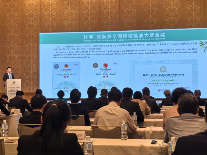 6月18日，由中國(guó)甘肅省人民政府主辦、中國(guó)國(guó)際貿(mào)易促進(jìn)委員會(huì)甘肅省委員會(huì)承辦的“..